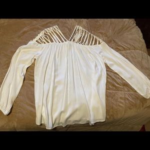 Entro cold shoulder tunic women’s top. White. Large.